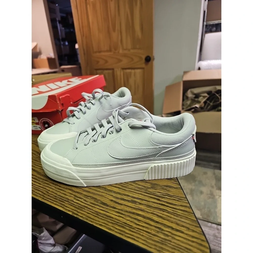 Nike court legacy